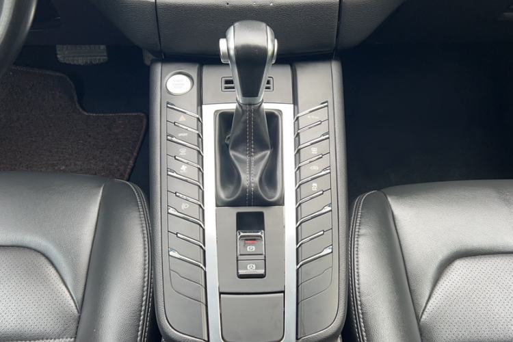 Used Zotye SR9 2017 2.0T Automatic Ultimate Road Edition Gear Lever