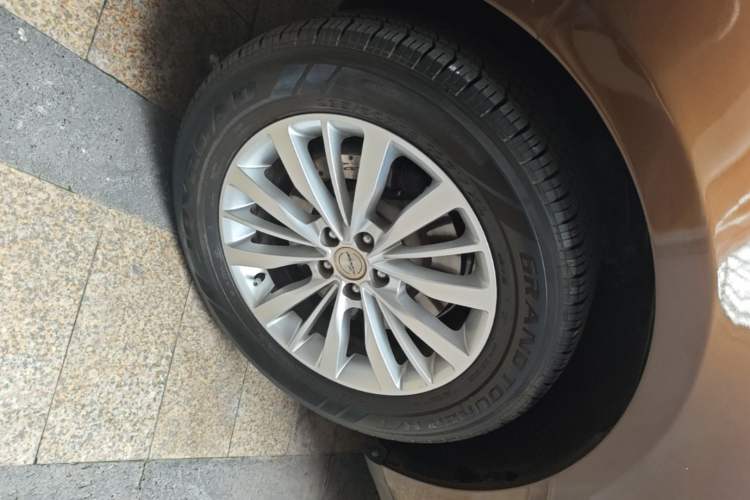Used Zotye SR9 2017 2.0T Automatic Ultimate Light Edition Left Front Wheel Hub