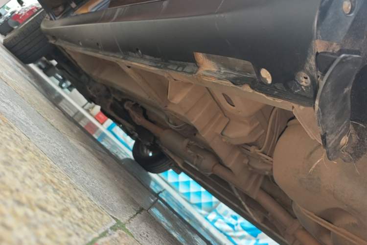 Used Zotye SR9 2017 2.0T Automatic Ultimate Light Edition Left Side Sill