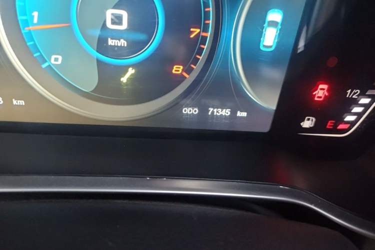 Used Zotye SR9 2017 2.0T Automatic Ultimate Dream Edition Odometer Close Up