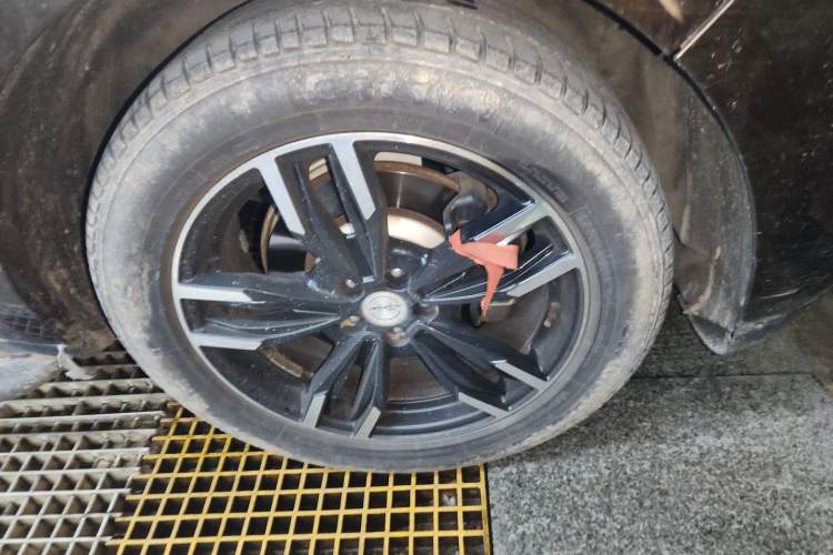 Used Zotye SR9 2017 2.0T Automatic Ultimate Dream Edition Right Front Wheel Hub