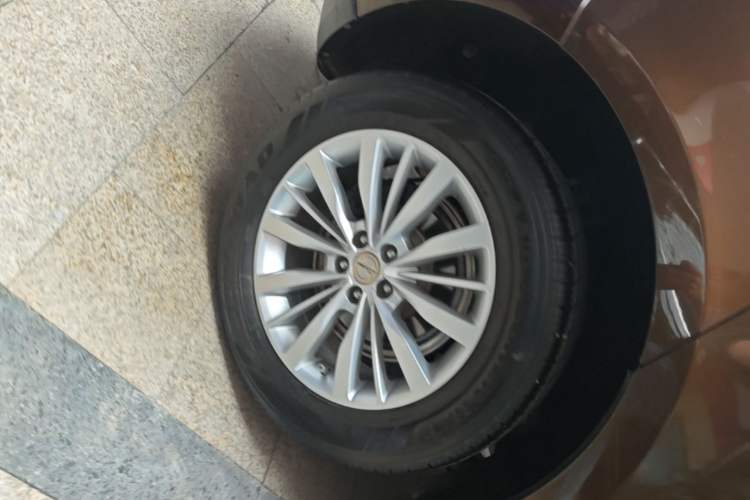 Used Zotye SR9 2017 2.0T Automatic Ultimate Light Edition Right Rear Wheel Hub