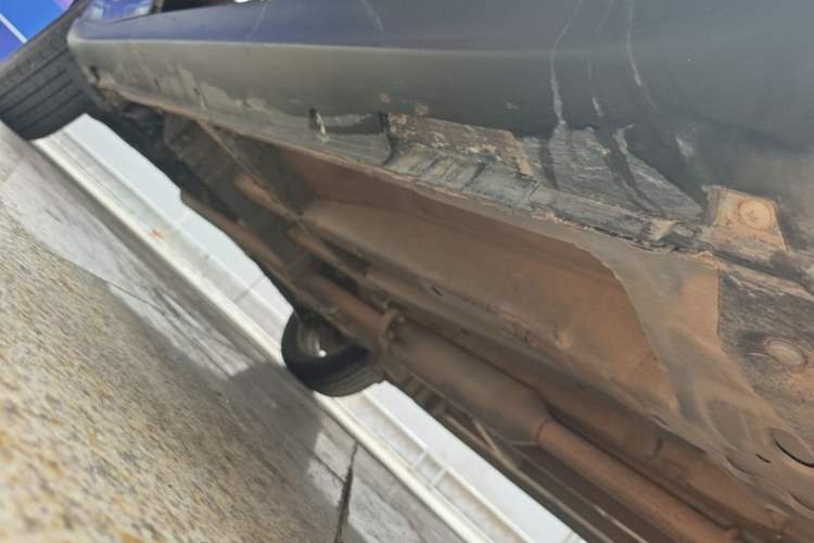 Used Zotye SR9 2017 2.0T Automatic Ultimate Light Edition Right Side Sill