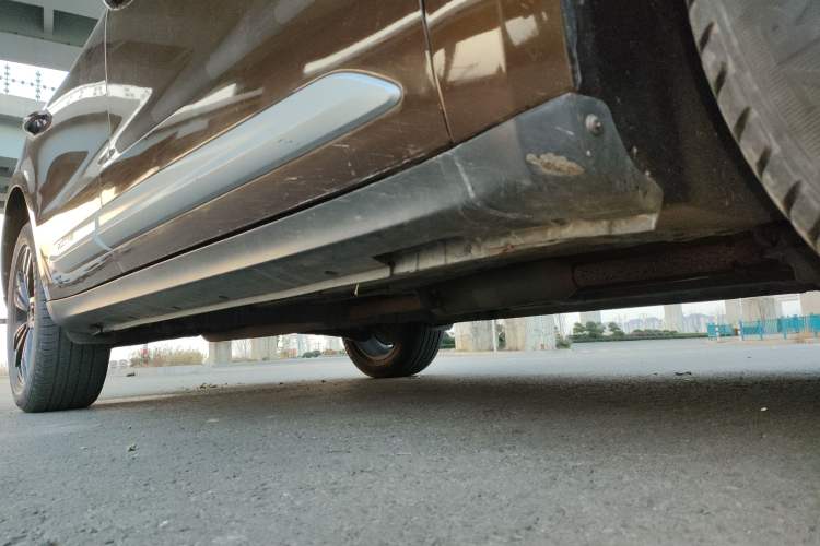 Used Zotye SR9 2017 2.0T Automatic Ultimate Dream Edition Right Side Sill