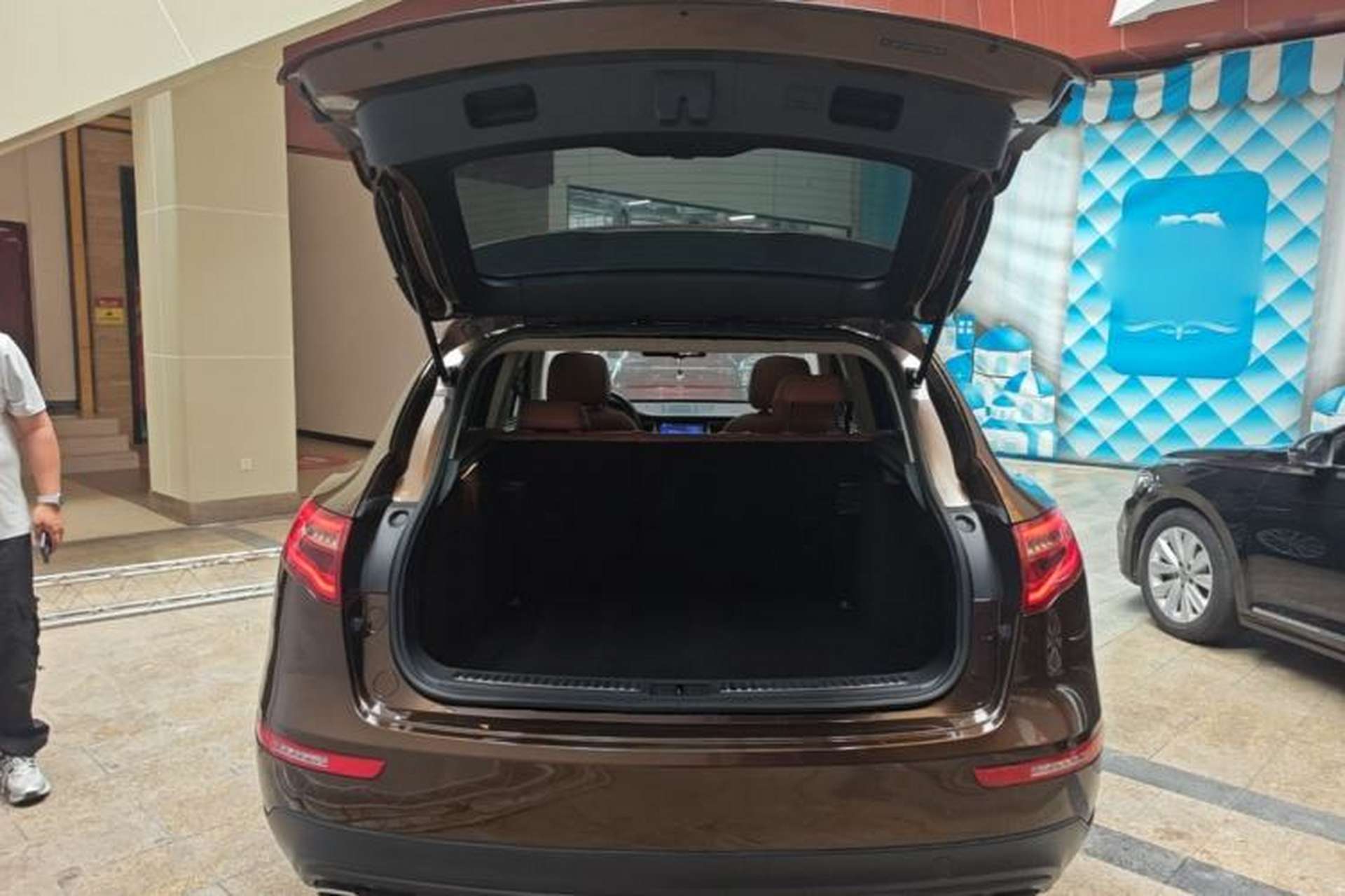 Used Zotye SR9 2017 2.0T Automatic Ultimate Light Edition Trunk