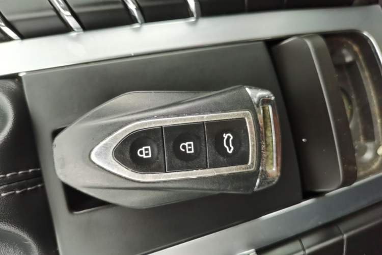 Used Zotye SR9 2017 2.0T Automatic Ultimate Road Edition Vehicle Key