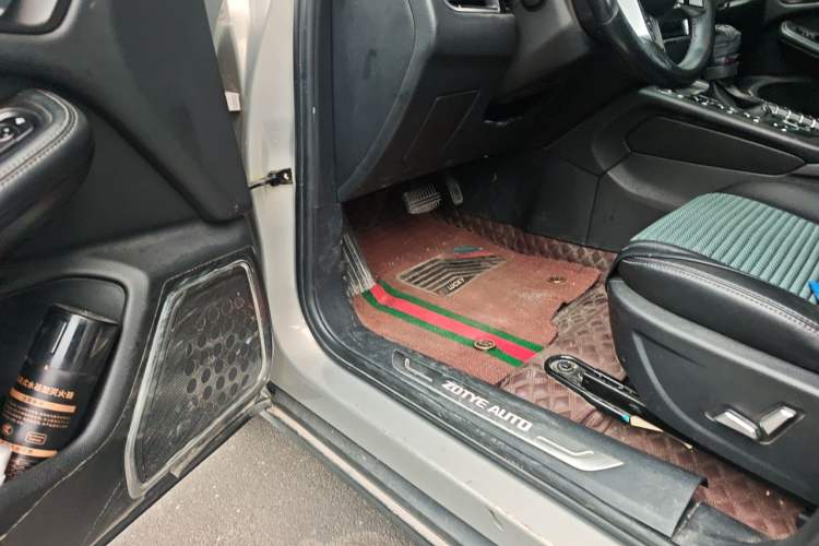 Used Zotye SR9 2017 2.0T Automatic Ultimate Edition Driver Seat