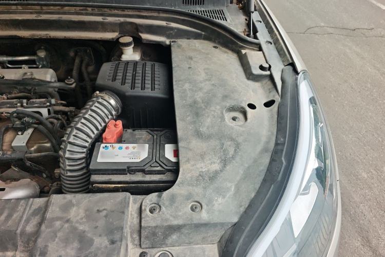 Used Zotye SR9 2017 2.0T Automatic Ultimate Edition Engine Bay Left