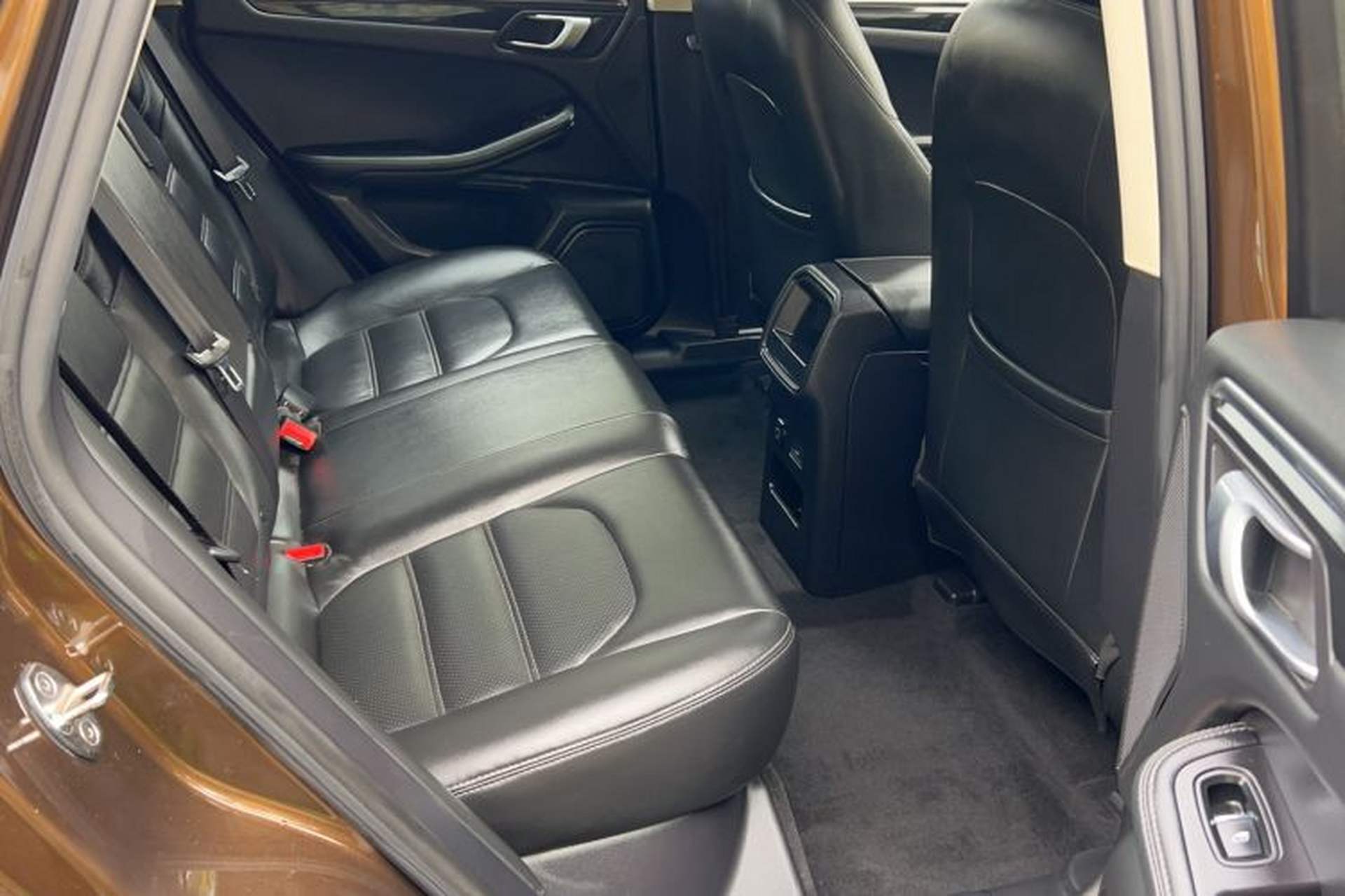 Used Zotye SR9 2017 2.0T Automatic Ultimate Road Edition Interior 2