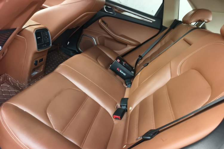 Used Zotye SR9 2017 2.0T Manual "Ultimate Heart" Edition Left Rear Seat