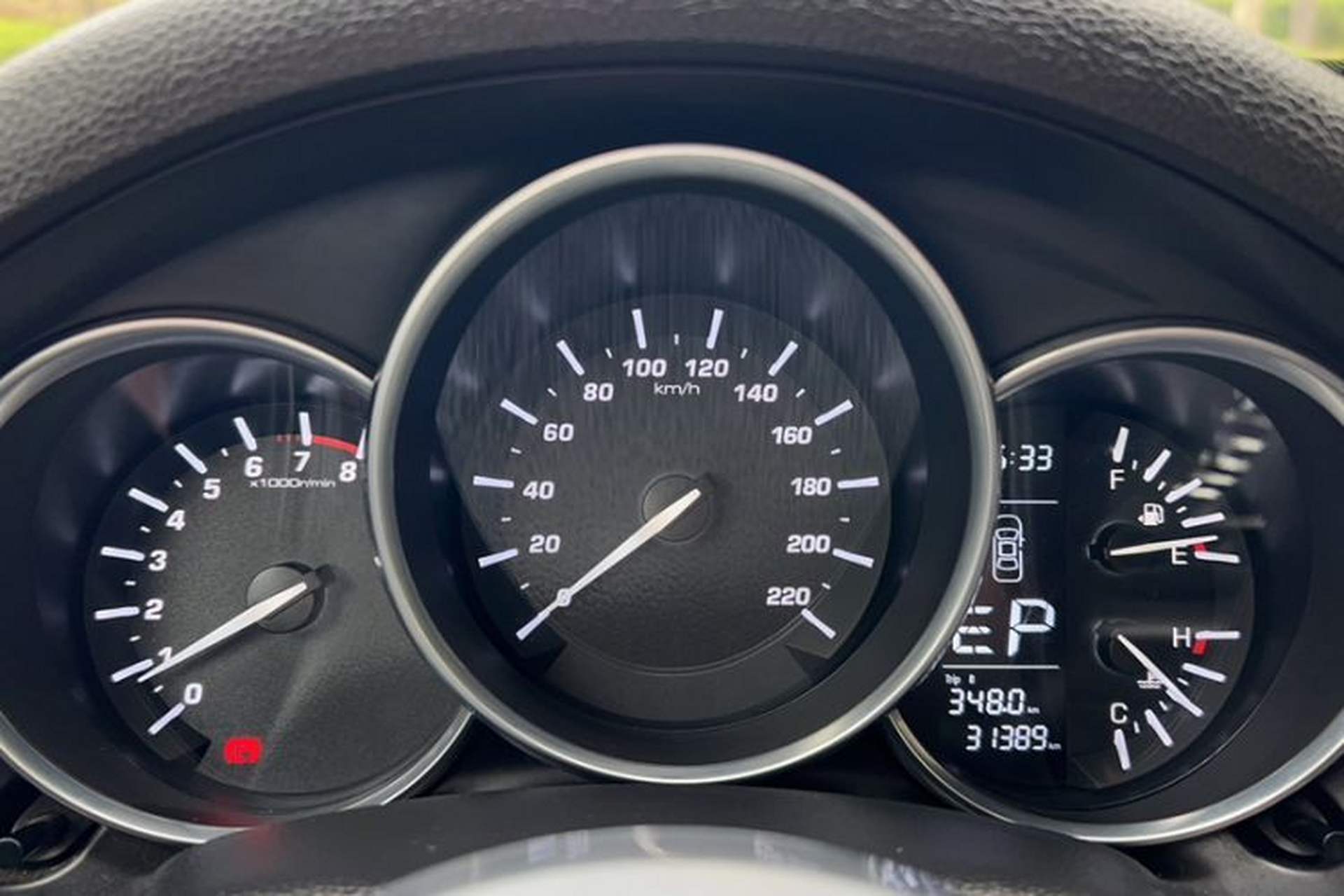 Used Zotye SR9 2017 2.0T Automatic Ultimate Road Edition Odometer Close Up