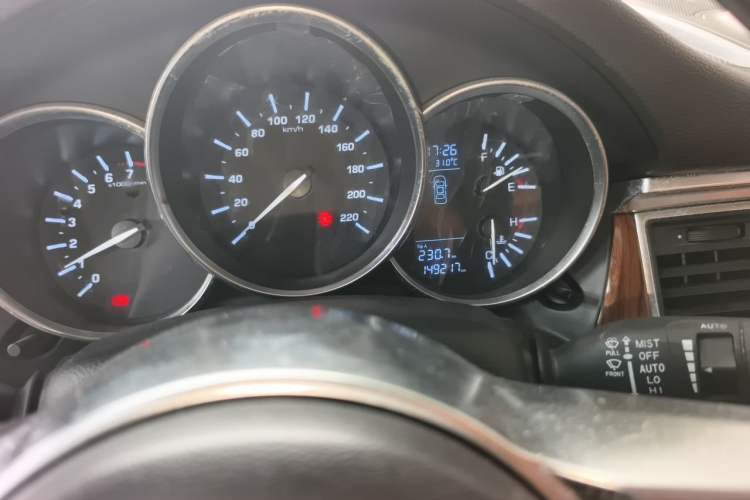 Used Zotye SR9 2017 2.0T Manual "Ultimate Heart" Edition Odometer Close Up