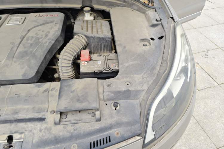 Used Zotye SR9 2017 2.0T Manual "Ultimate Road" Edition Engine Bay Left