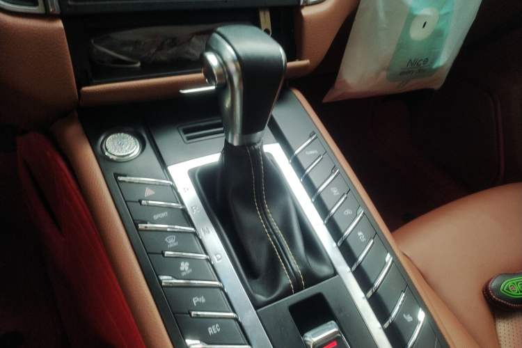 Used Zotye SR9 2017 2.0T Automatic Ultimate Dream Edition Gear Lever