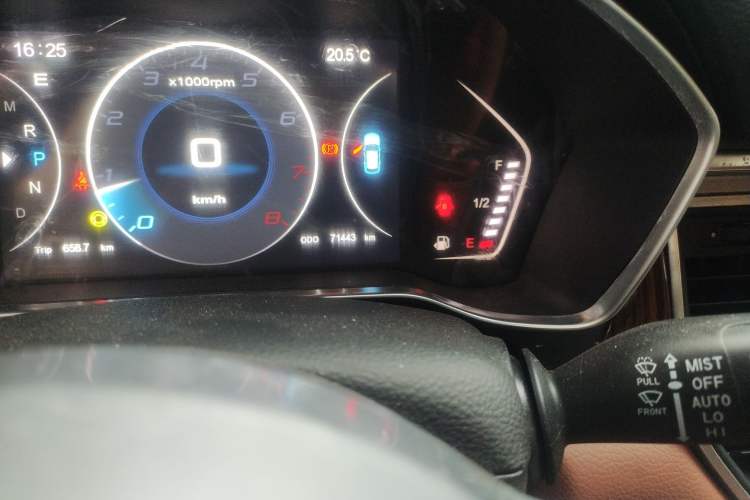 Used Zotye SR9 2017 2.0T Automatic Ultimate Dream Edition Odometer Close Up
