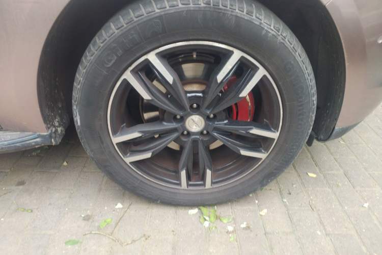 Used Zotye SR9 2017 2.0T Automatic Ultimate Dream Edition Right Front Wheel Hub