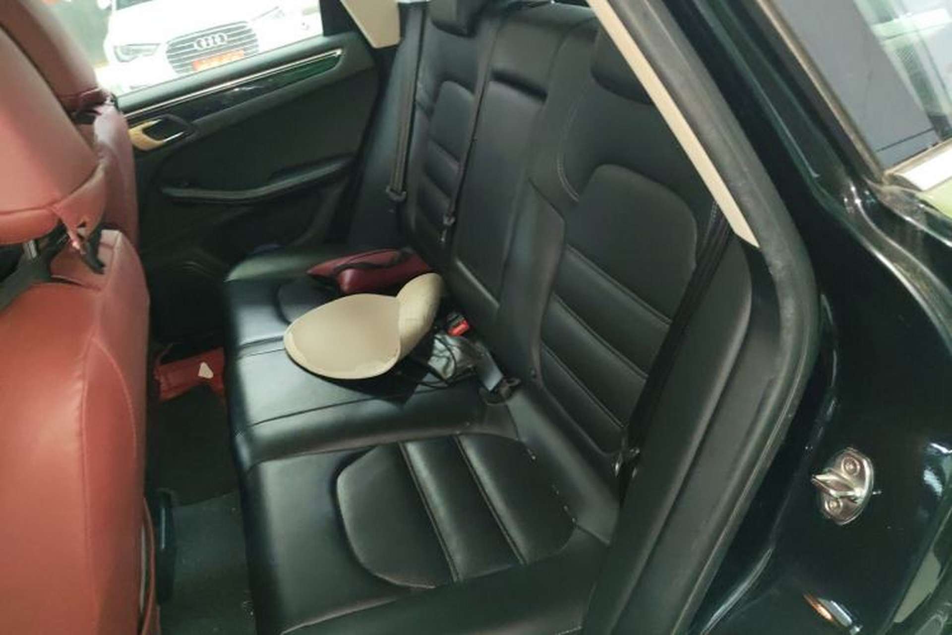 Used Zotye SR9 2017 2.0T Manual "Ultimate Light" Edition Left Rear Seat