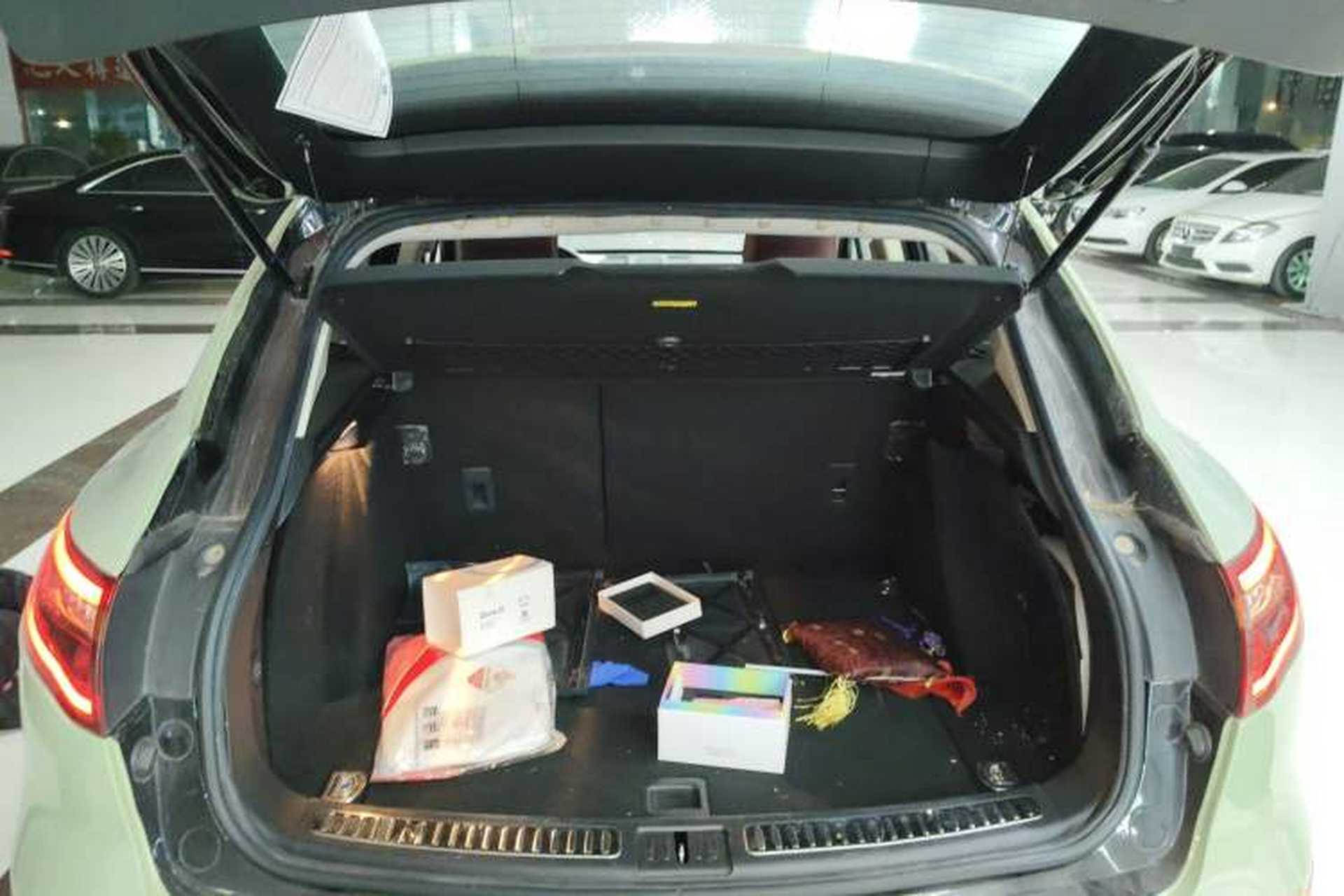 Used Zotye SR9 2017 2.0T Manual "Ultimate Light" Edition Trunk