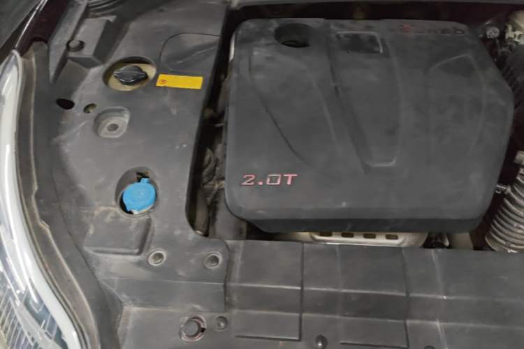 Used Zotye SR9 2017 2.0T Manual "Ultimate Heart" Edition Engine Bay Right