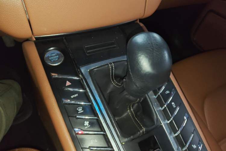 Used Zotye SR9 2017 2.0T Manual "Ultimate Heart" Edition Gear Lever