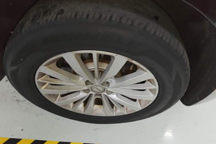 Used Zotye SR9 2017 2.0T Manual "Ultimate Heart" Edition Right Front Wheel Hub