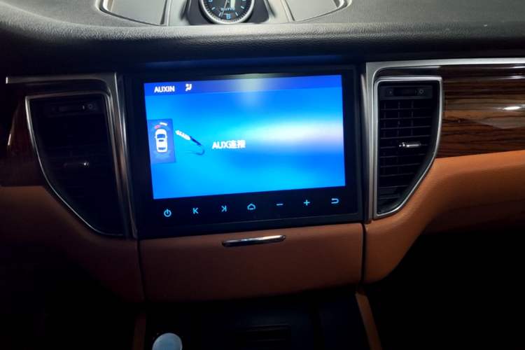 Used Zotye SR9 2017 2.0T Manual "Ultimate Heart" Edition Audio And AC Panel