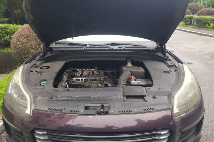 Used Zotye SR9 2017 2.0T Manual "Ultimate Heart" Edition Engine Bay
