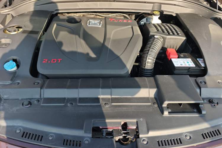 Used Zotye SR9 2017 2.0T Manual "Ultimate Light" Edition Engine Bay