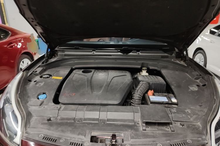 Used Zotye SR9 2017 2.0T Manual "Ultimate Heart" Edition Engine Bay