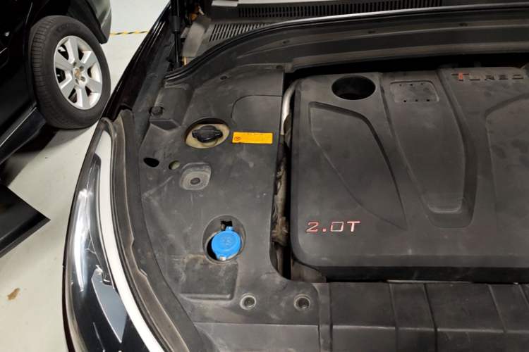 Used Zotye SR9 2017 2.0T Manual "Ultimate Heart" Edition Engine Bay Right