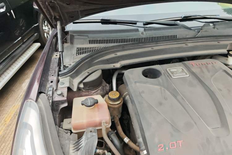 Used Zotye SR9 2017 2.0T Automatic Ultimate Light Edition Engine Bay Right