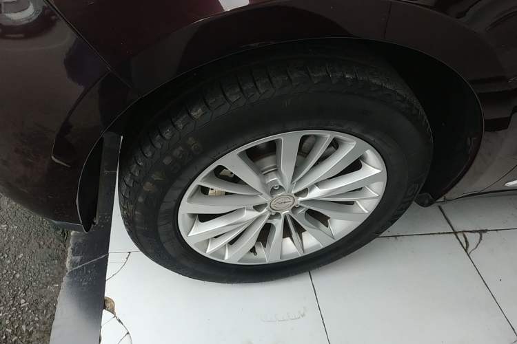 Used Zotye SR9 2017 2.0T Automatic Ultimate Edition Exterior 4