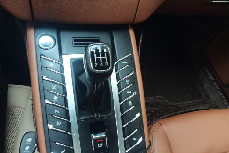 Used Zotye SR9 2017 2.0T Manual "Ultimate Heart" Edition Gear Lever