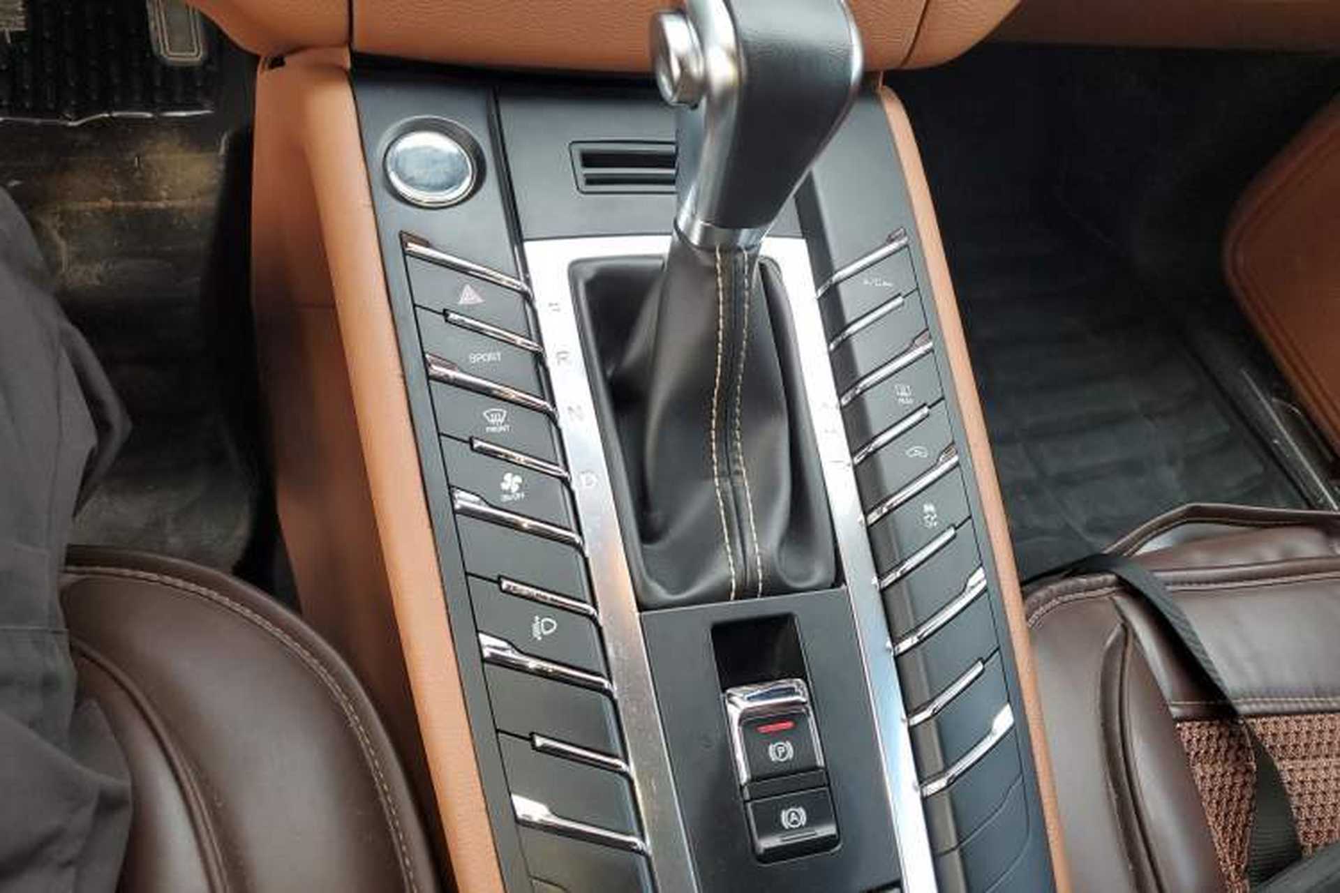 Used Zotye SR9 2017 2.0T Automatic Ultimate Road Edition Gear Lever