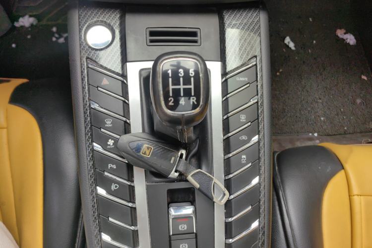 Used Zotye SR9 2017 2.0T Manual "Ultimate Light" Edition Gear Lever