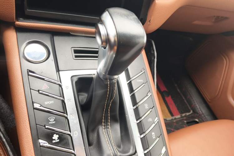 Used Zotye SR9 2017 2.0T Automatic Ultimate Light Edition Gear Lever