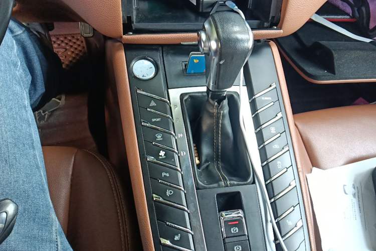 Used Zotye SR9 2017 2.0T Automatic Ultimate Edition Gear Lever