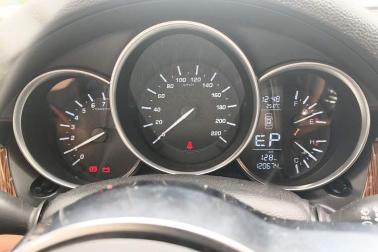 Used Zotye SR9 2017 2.0T Automatic Ultimate Light Edition Instrument Cluster