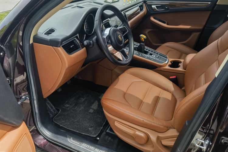 Used Zotye SR9 2017 2.0T Manual "Ultimate Light" Edition Interior 1