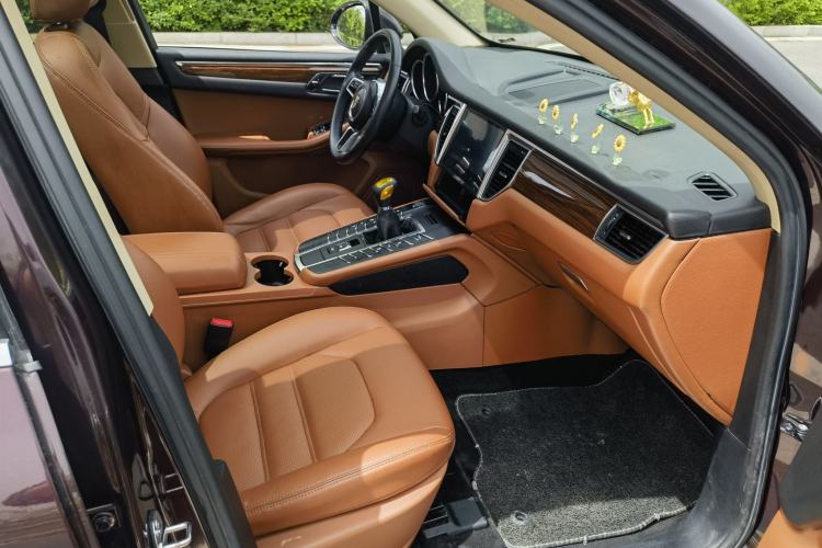 Used Zotye SR9 2017 2.0T Manual "Ultimate Light" Edition Interior 2