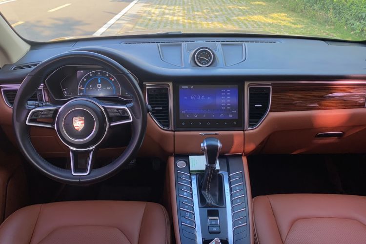 Used Zotye SR9 2017 2.0T Automatic Ultimate Dream Edition Interior 3