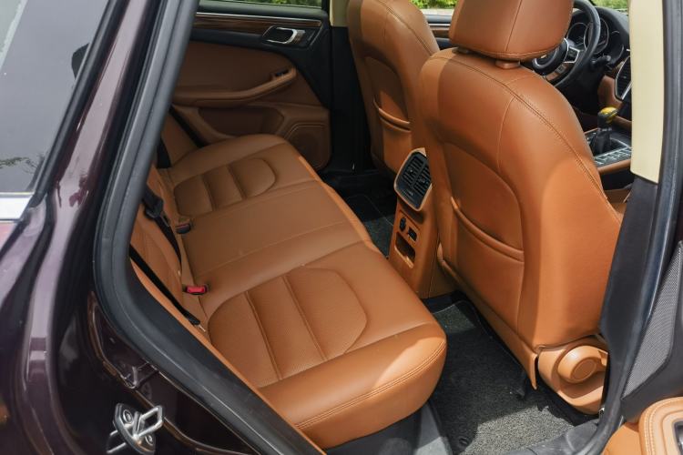 Used Zotye SR9 2017 2.0T Manual "Ultimate Light" Edition Interior 3