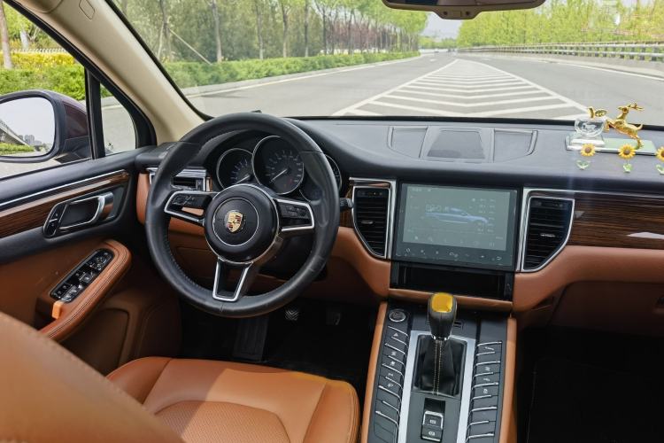 Used Zotye SR9 2017 2.0T Manual "Ultimate Light" Edition Interior 5