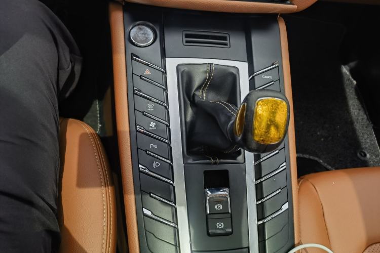 Used Zotye SR9 2017 2.0T Manual "Ultimate Light" Edition Interior 7