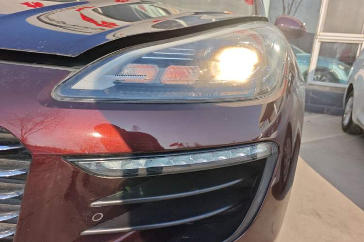 Used Zotye SR9 2017 2.0T Manual "Ultimate Light" Edition Left Front Headlight