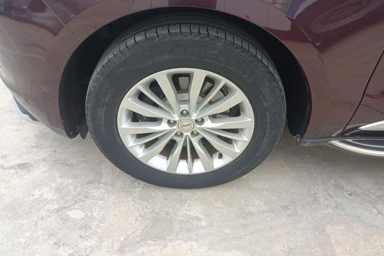Used Zotye SR9 2017 2.0T Automatic Ultimate Edition Left Front Wheel Hub