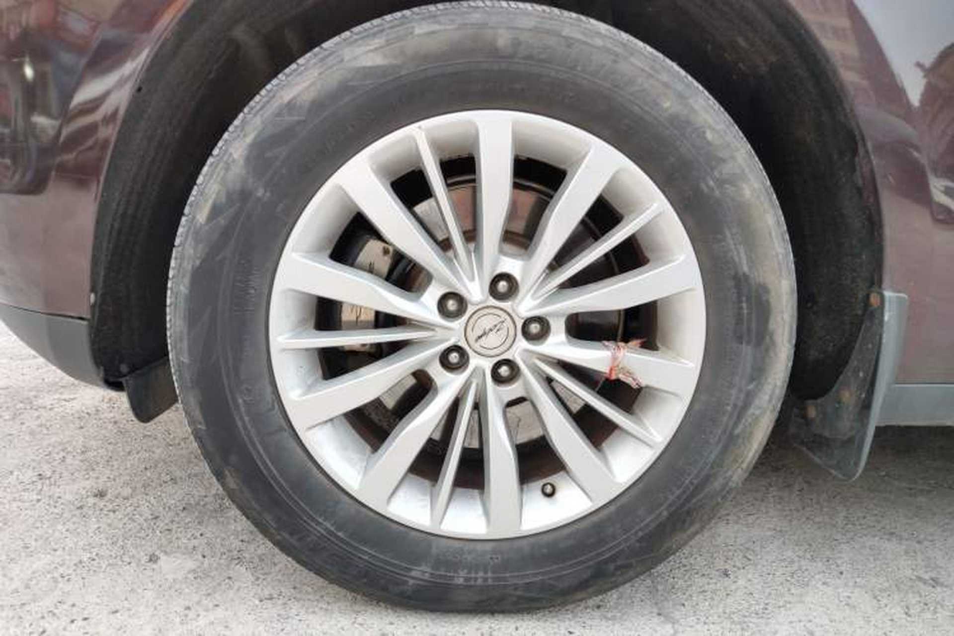 Used Zotye SR9 2017 2.0T Automatic Ultimate Road Edition Left Front Wheel Hub