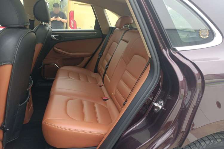 Used Zotye SR9 2017 2.0T Automatic Ultimate Edition Left Rear Seat