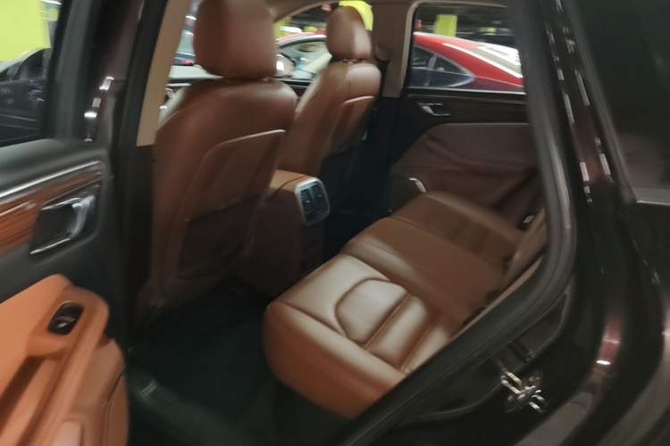 Used Zotye SR9 2017 2.0T Manual "Ultimate Heart" Edition Left Rear Seat