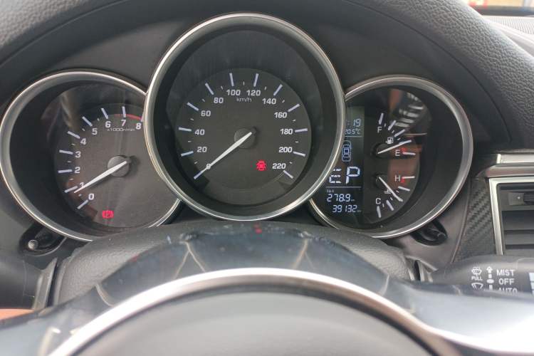 Used Zotye SR9 2017 2.0T Automatic Ultimate Edition Odometer Close Up